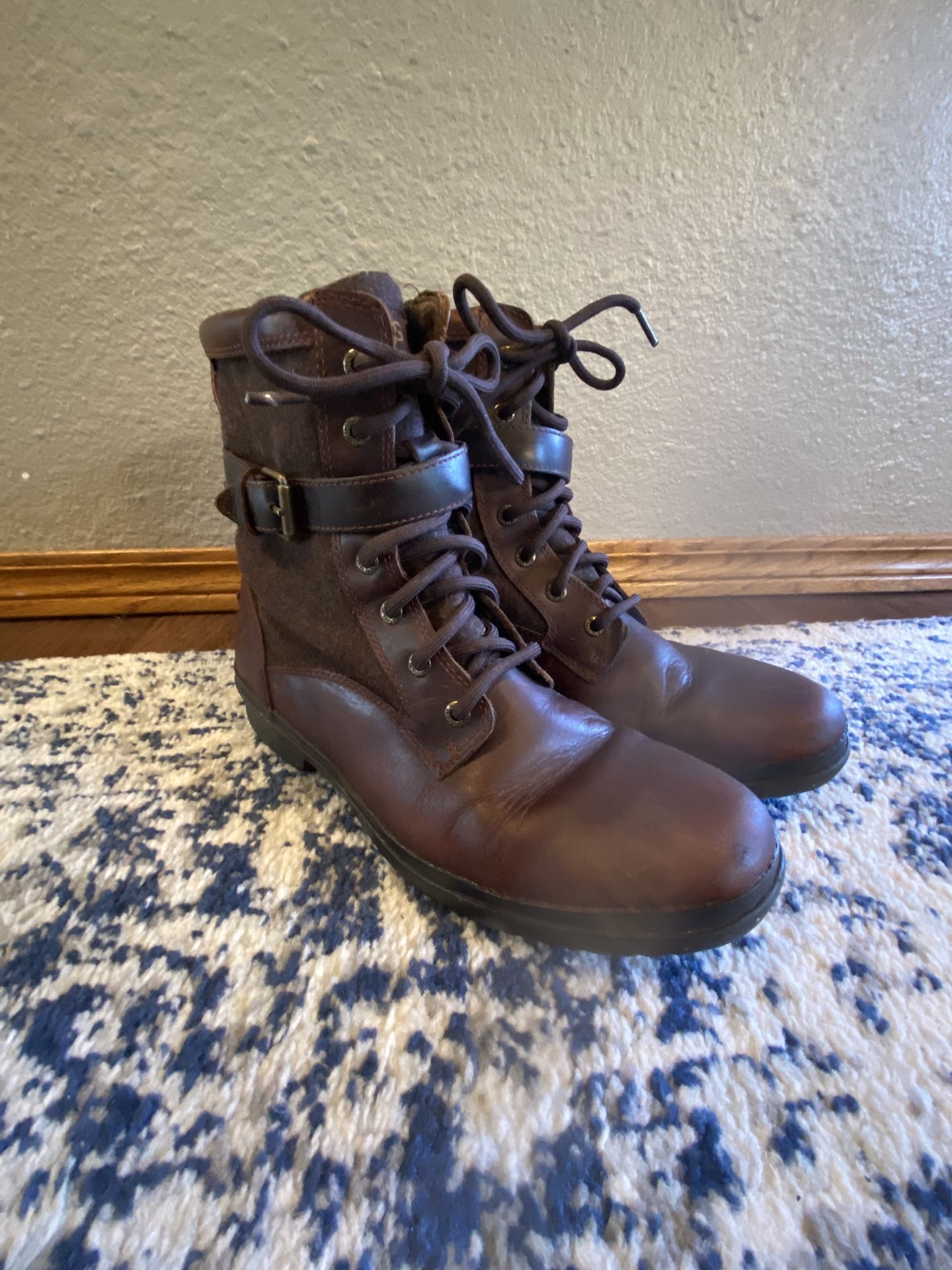 UGG Womens Combat Style Boots Size 9.5