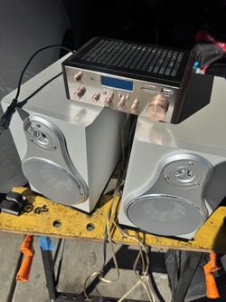 Compact amplifier with speakers