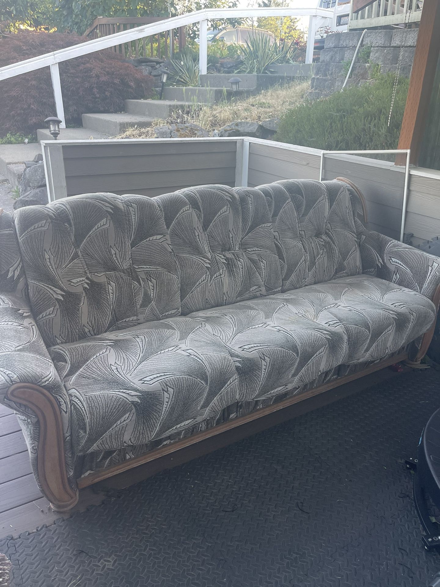 Sofa For Free