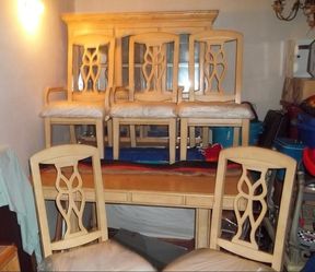 Beautiful Dining Table (6 chairs) with Buffet