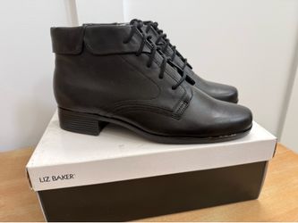 Women’s boots size 7.5 new in box