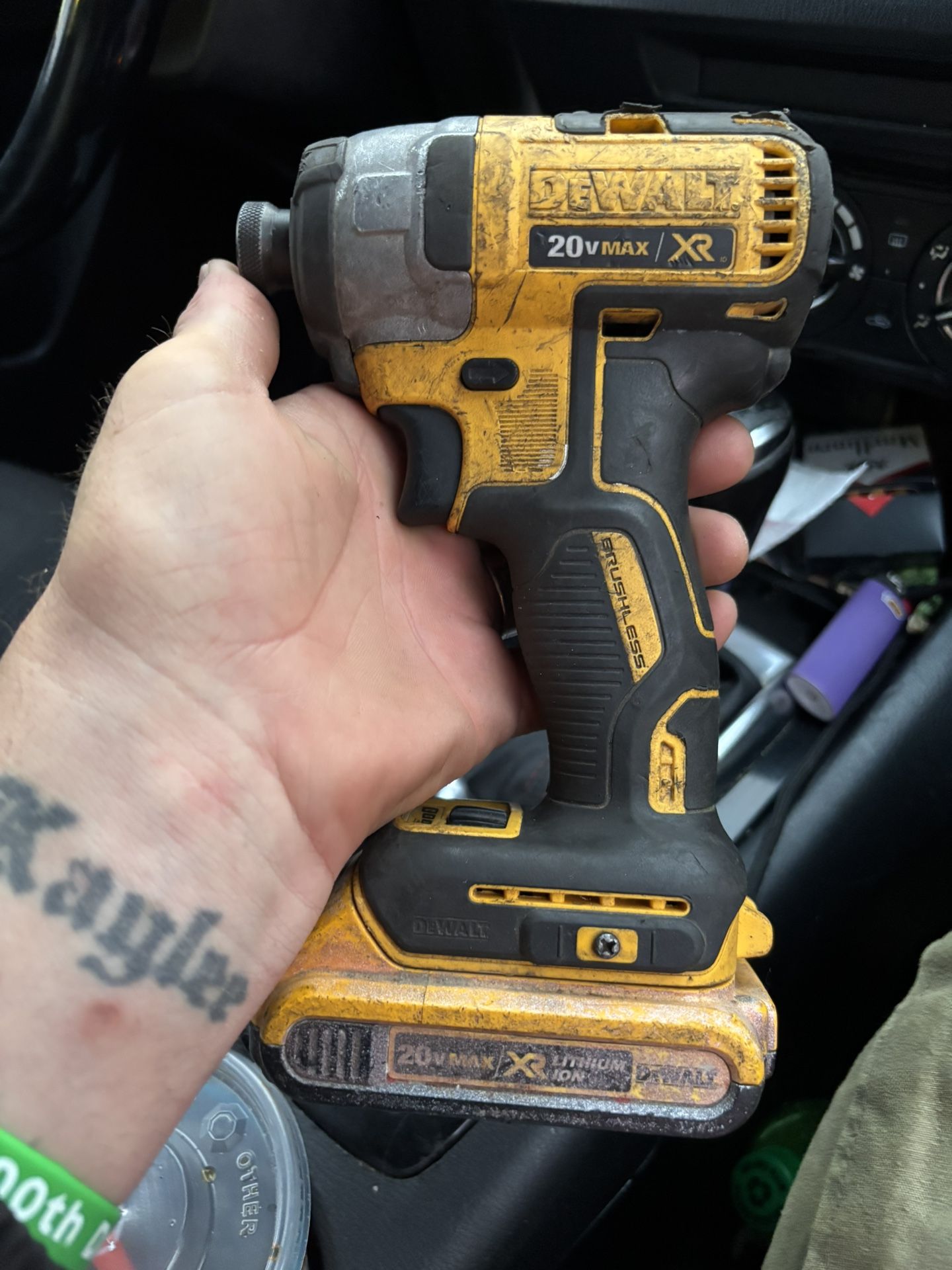Dewalt Impact Atomic DCF887 W/ Battery 70$