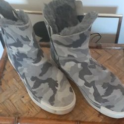 Grey Camo Faux Fur Lined Boots 