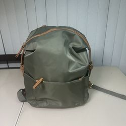 Tommy Bahama Back Pack Green Overall Good Condition Read Imperfections. Pre owned in good condition with some minor blemishes and imperfections. The o