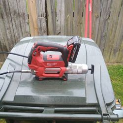 Milwaukee Grease Gun With Battery