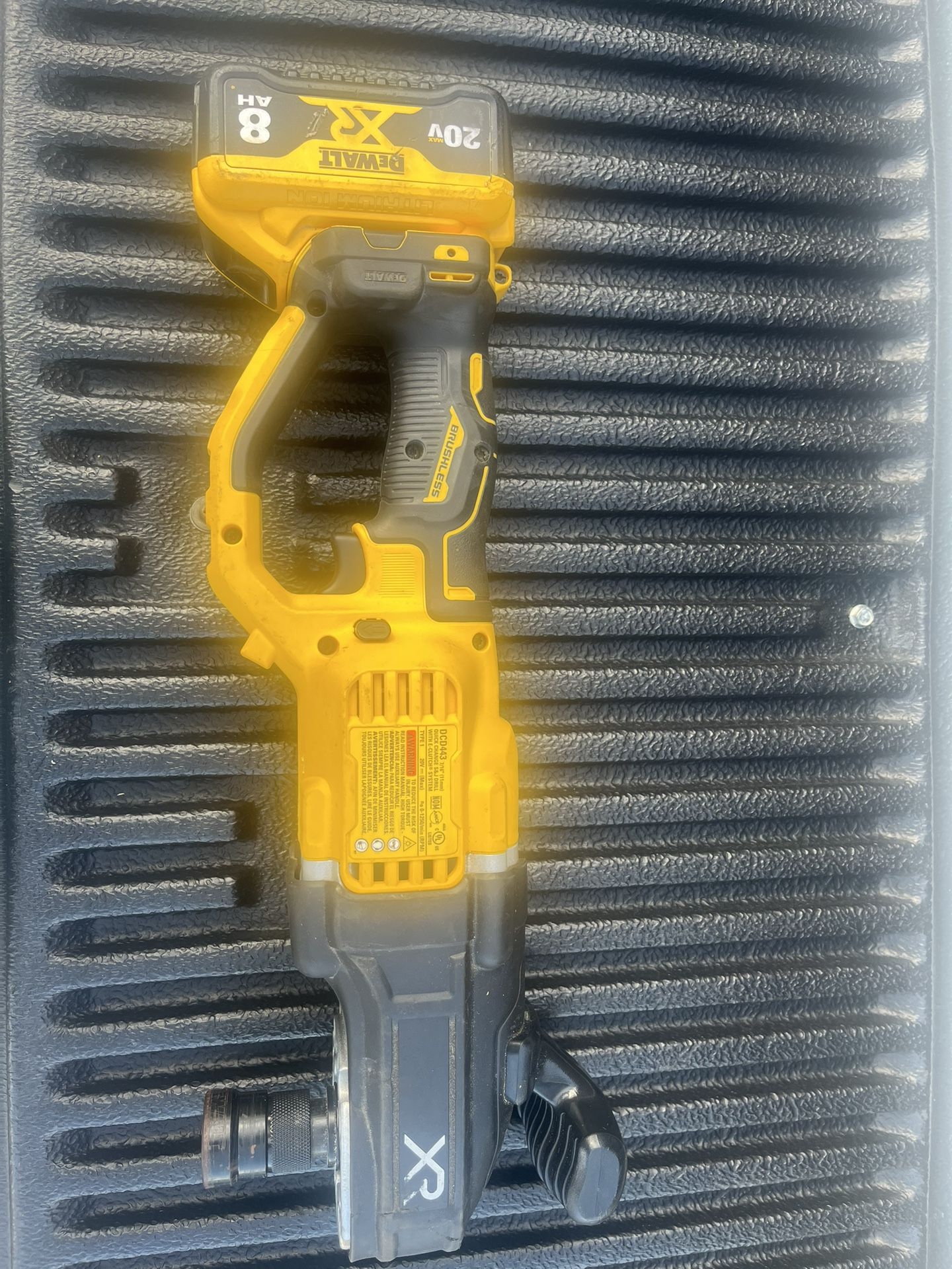 XR 20-volt Max 7/16-Keyless Brushless Cordless Drill Dewalt (includes 8 Hour Battery)