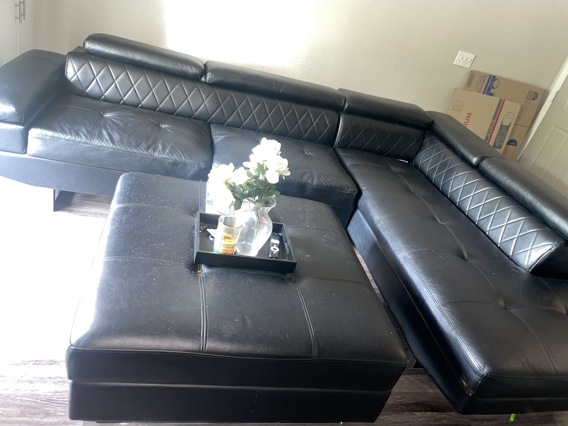 Black Sectional With ottoman