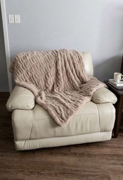 Oversized recliner