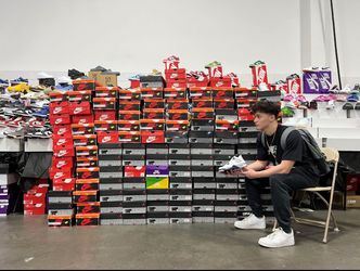 Buying Sneaker Collections 1-200 pairs. Cash in hand ready to cash you out‼️
