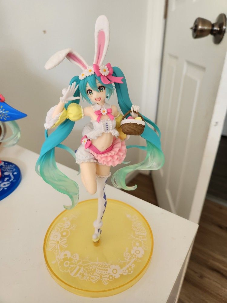 Hatsune Miku Easter Figurine