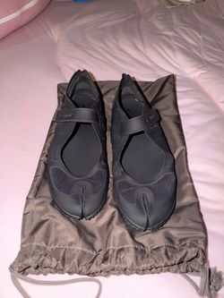 Skims running shoes size 9 women