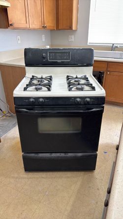 Kenmore Gas stove and oven black 30”