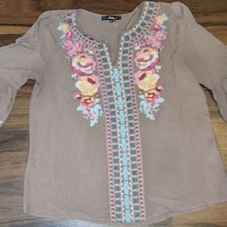 Womens Sz S Andrée by Unit Tan Boho Top w Beautiful & Colorful Floral Embroidery & 3/4 Bell Sleeves in excellent condition with no flaws