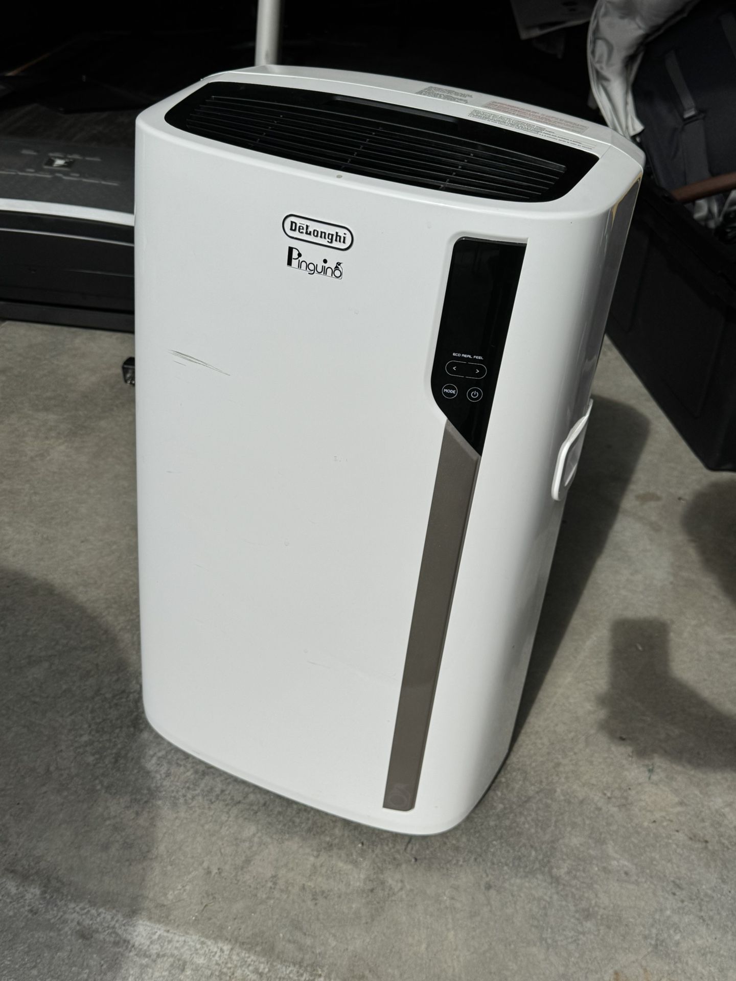 DeLonghi Pinguino Portable Air Conditioner – 3-in-1 Cooling, Dehumidifier & Fan