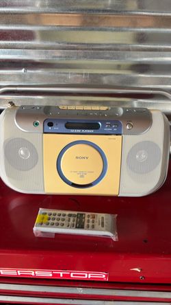 Sony CD radio. Cassette broken.