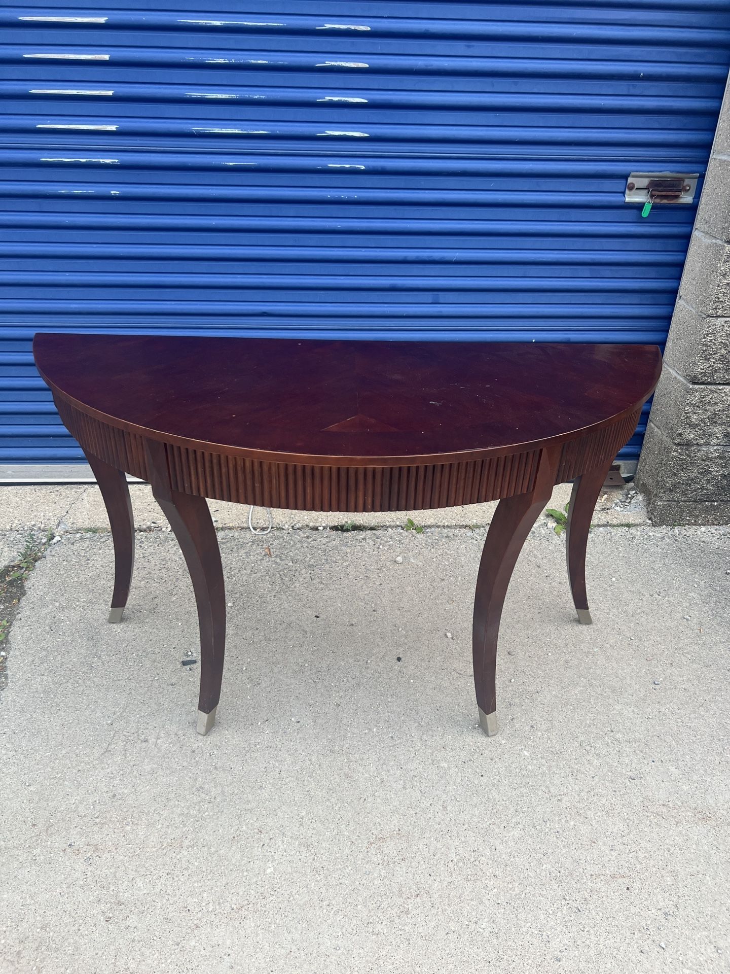 1/2 round accent table