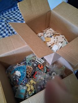 Box jewelry mix