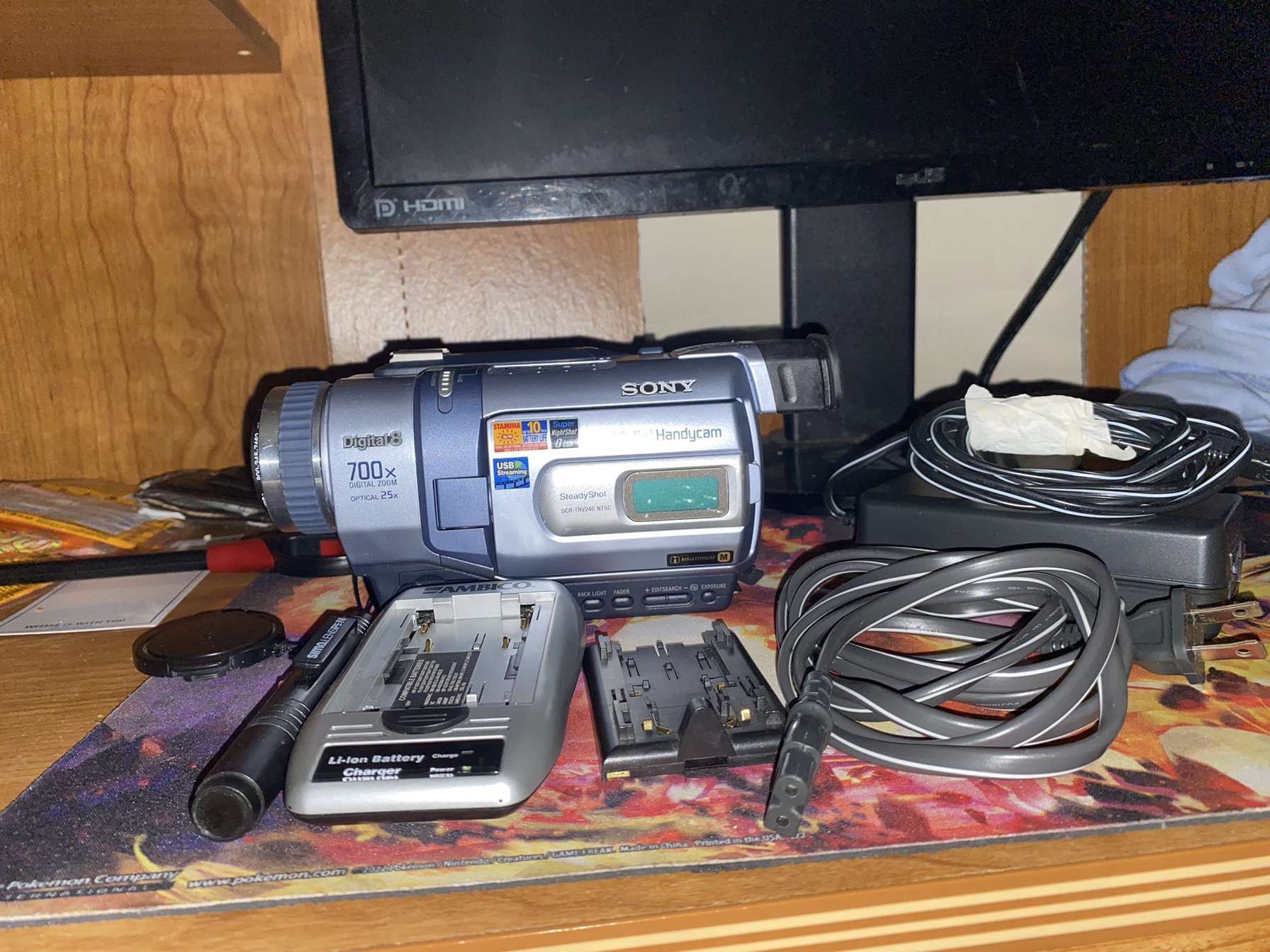 Sony Handycam Digital 8 Camcorder DCR-TRV240 NTSC 700x Digital Zoom