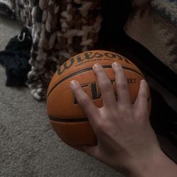 Wilson nxt size 7 men’s basketball