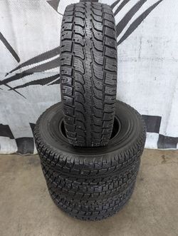 LT 235/75r15 "Near Brand New" Wintercat SST Load "C" studded winter snow tires