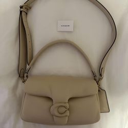 Coach Leather Key Chain Purse for Sale in Downey, CA - OfferUp