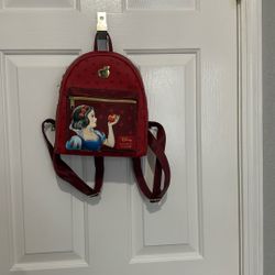 SNOW WHITE LOUNGEFLY BAG