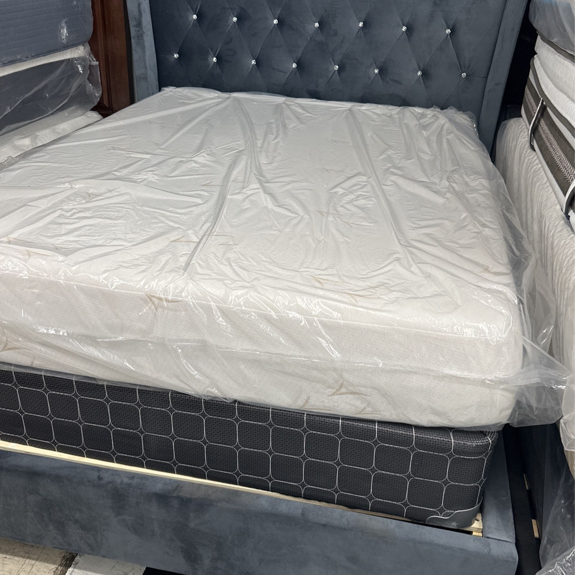 Queen Size Bed With Mattress