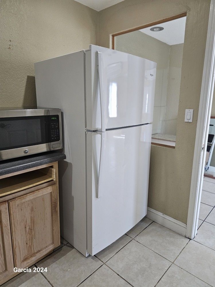 Whirlpool Refrigerator White