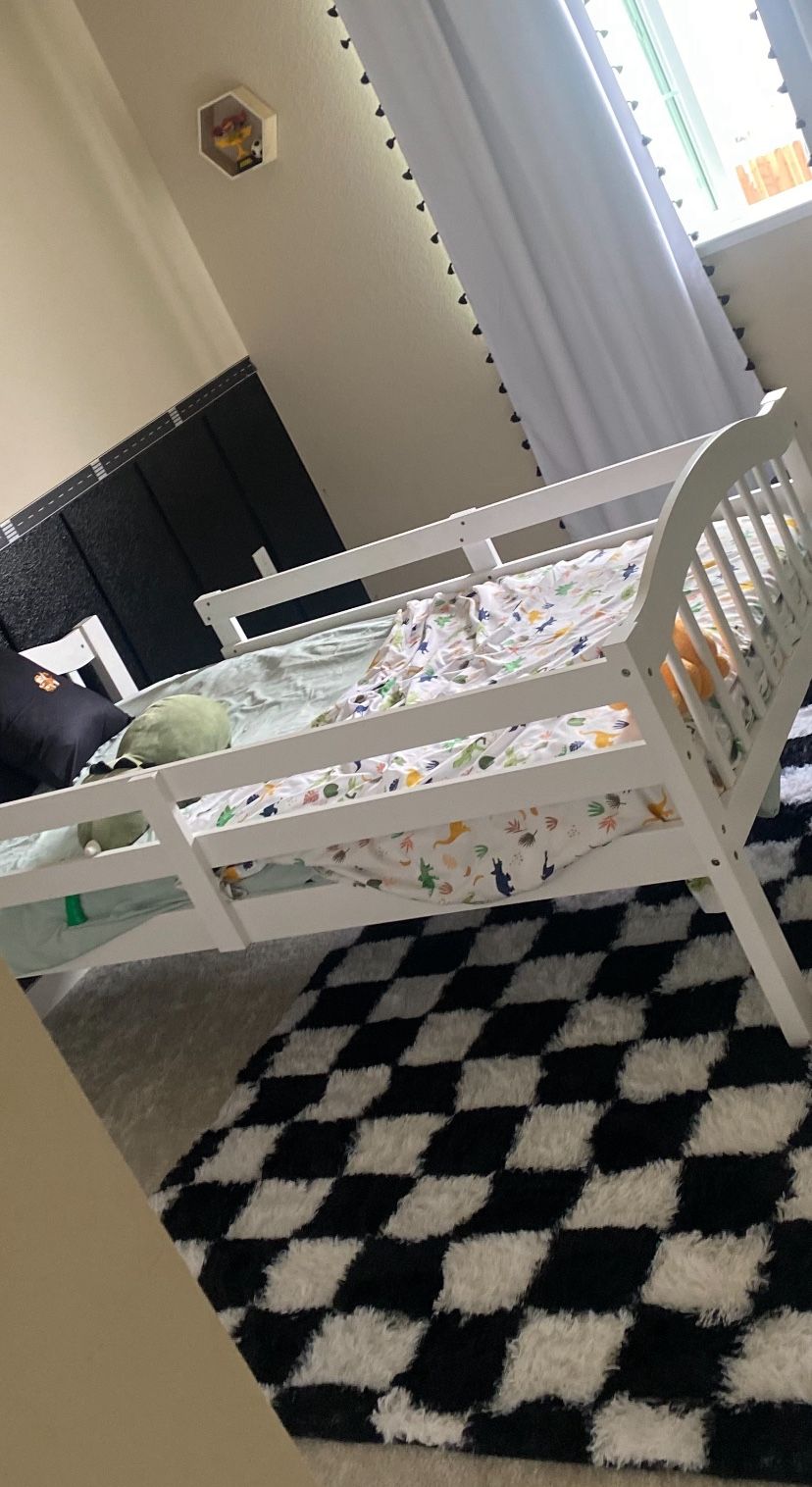 White Wooden Twin Size Bed With Mattress