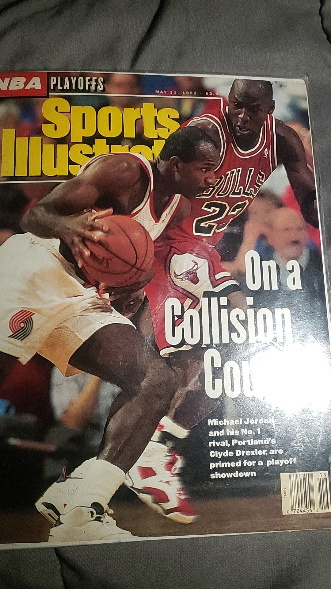 Micheal jordan..Clyde drexlerSports illustrated playoff issue