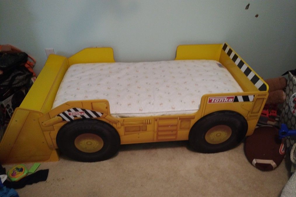 Tonka Bulldozer Toddler Bed Excellent Condition. for Sale in Tampa