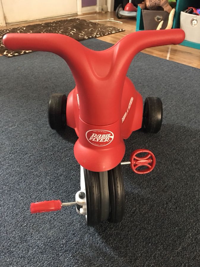 Radio flyer pedal scooter