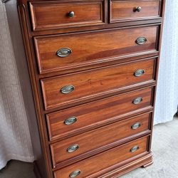 Solid Wood Large 7- Dovetailed Drawers !!! 