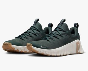 Women Metcon 6 Size 10