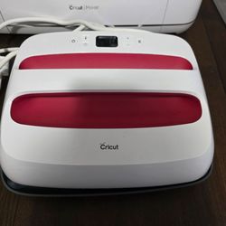 Like New Cricut EasyPress 2 9"x9" Heat Press and Mat Set Raspberry