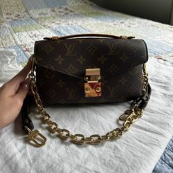 Louis Vuitton Pochette Métis East West