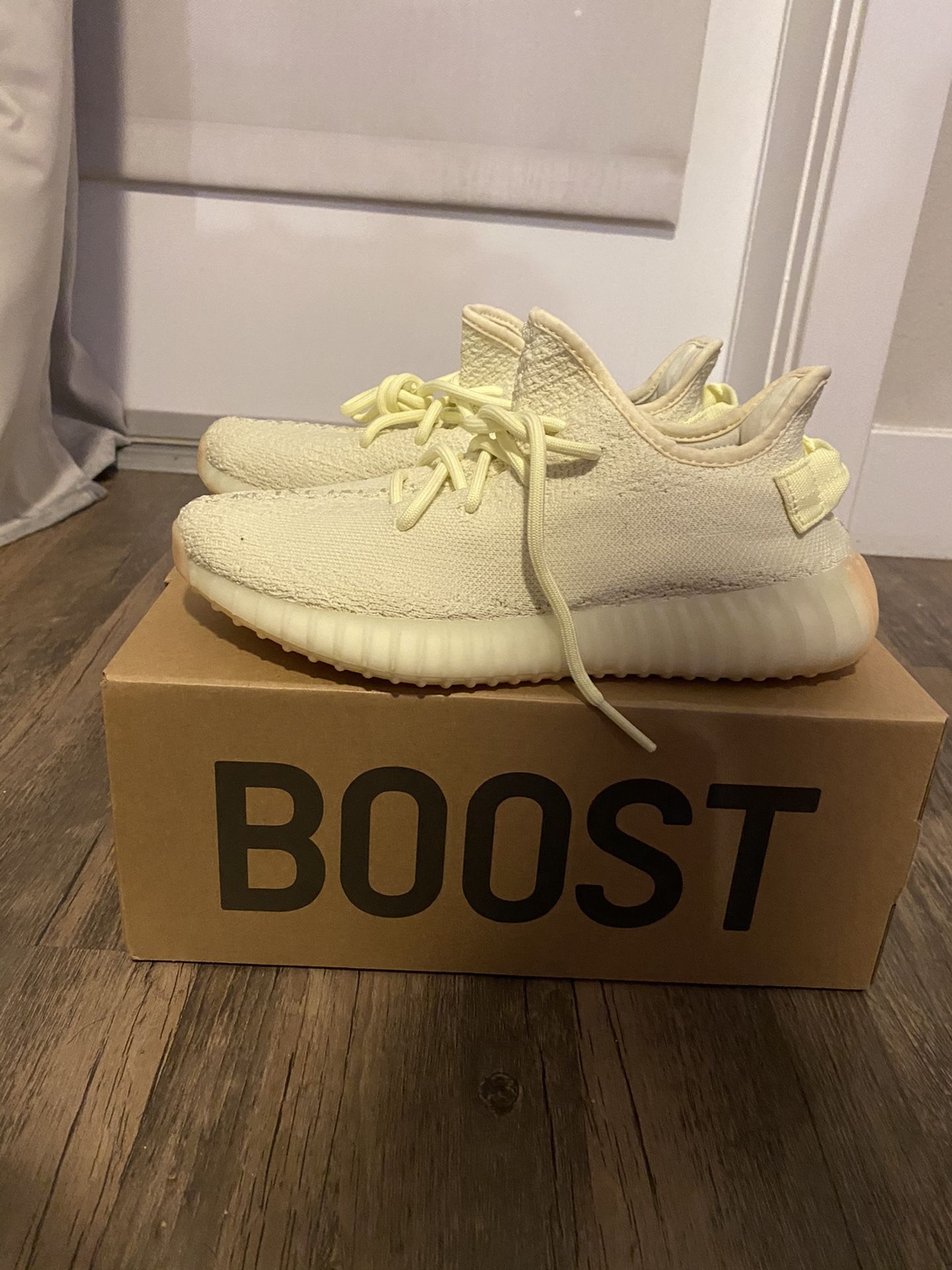 100% Authentic Yeezy’s Never Worn Yeezy Butter Size 8 Womens Sneakers