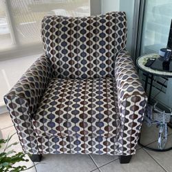 Rooms To Go Chairs  For The living room 