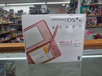 Nintendo DSi XL in Metallic Rose