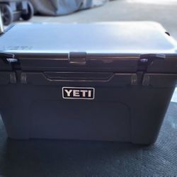 Yeti Tundra 45 Grey Cooler 