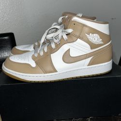 Jordan 1 Mid (Tan Gum)