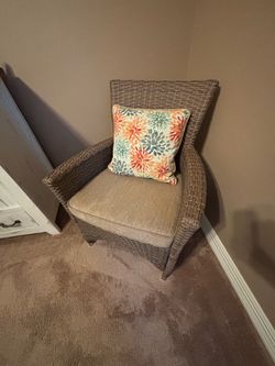 Wicker accent chair (Beige/Brown with cushion (indoor/like new)