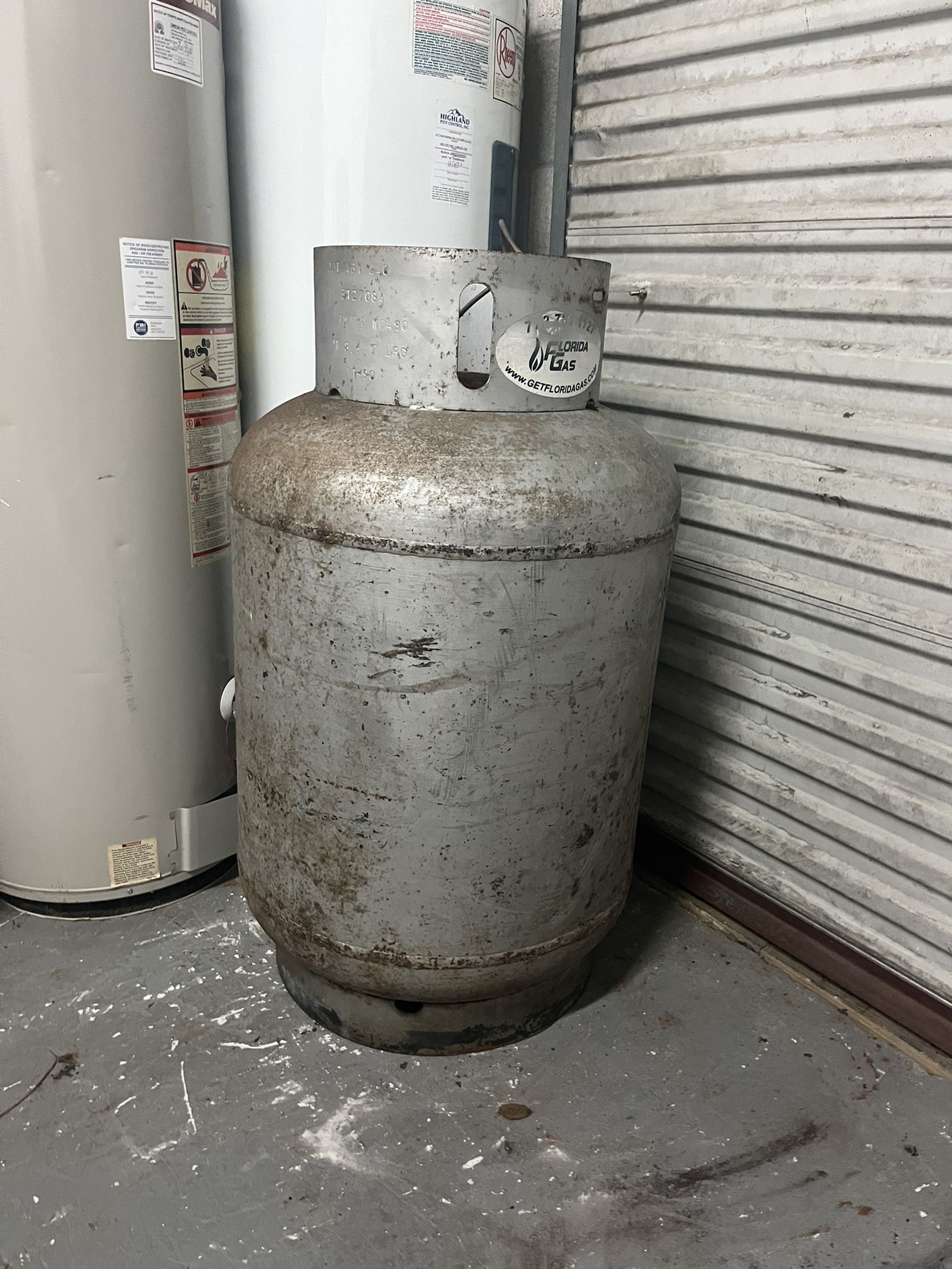 ~ 200 Pound Propane Tank With Gas In It.