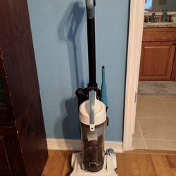 Vacuum cleaner Black+Decker Lightweight Compact for Sale in Culver