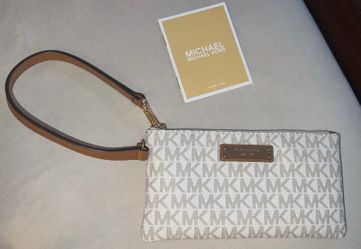 MK Vanilla Wristlet