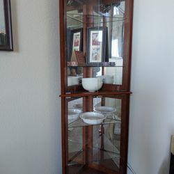 Brand New Assembled Corner display unit, tempered glass cabinet for cutlery, China, collectibles.