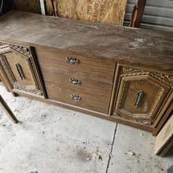 Bureau Dresser w/ Mirror 
