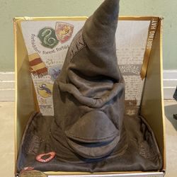 Wizarding World Harry Potter, Talking Sorting Hat with 15 Phrases for Pretend Play, Kids Toys for Ages 5 and Up!