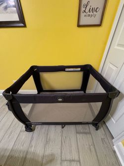 Graco Pack 'n Play Portable Playard / Travel Crib