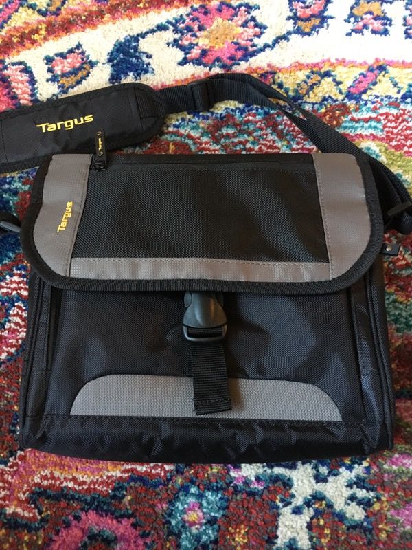 Targus Shoulder Bag For IPad Notebook or Mini Laptop